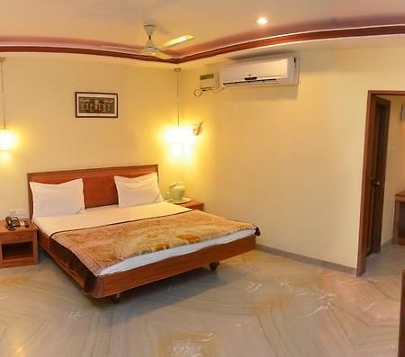 Hotel Raya'S Annexe-1クンバコナム エクステリア 写真